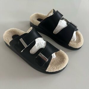 Alexander McQueen Men’s Black Leather Oversized Hybrid Slides in Cream Shearling
